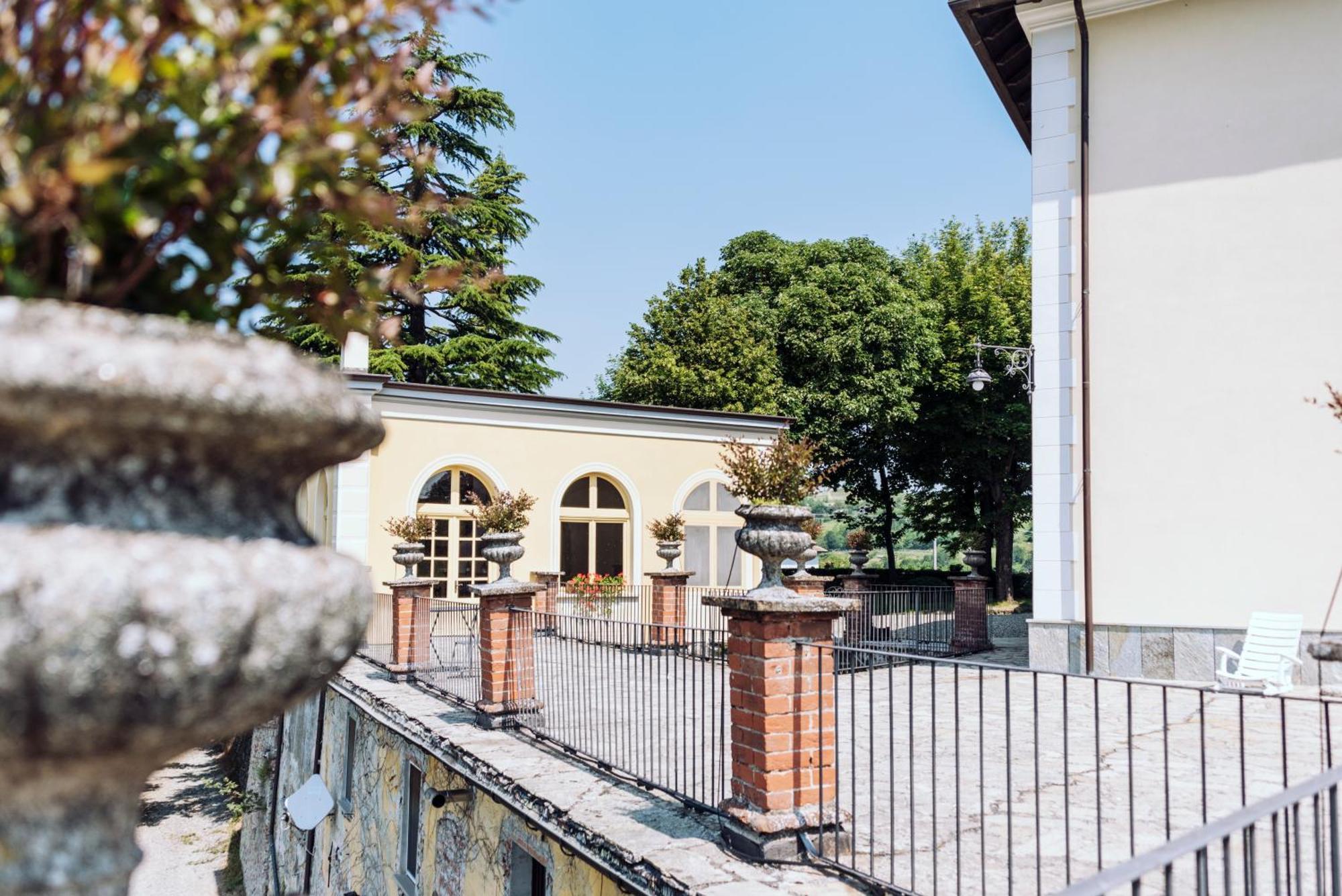 Castello Di Grillano Guest House Ovada Exterior foto